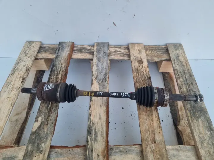 Nissan Juke 1.6 T turbo PRAWA TYLNA PÓŁOŚ półośka prawy tył Automat