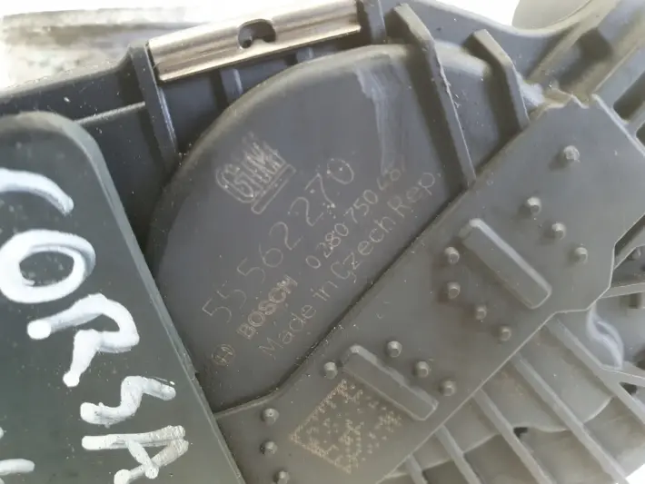 Opel Corsa D 1.4 16V PRZEPUSTNICA 55562270
