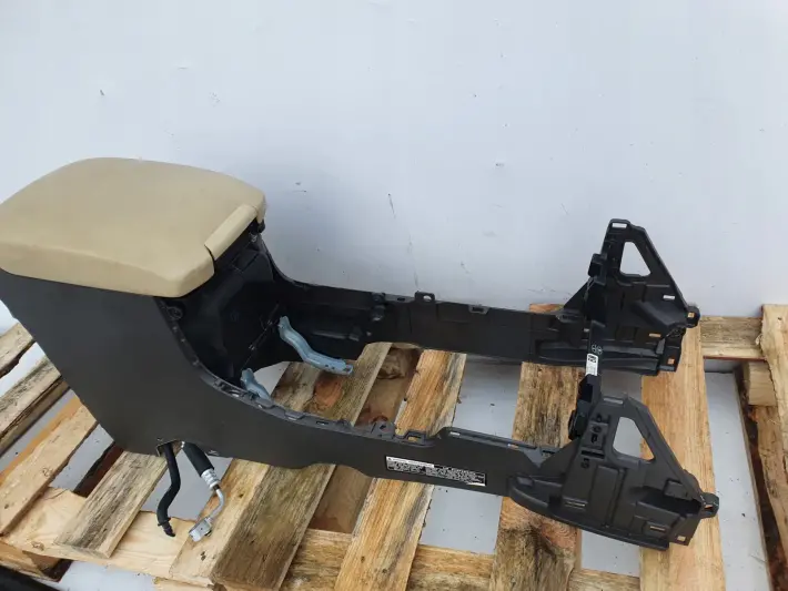 Toyota Land Cruiser 150 PODŁOKIETNIK Z LODÓWKĄ