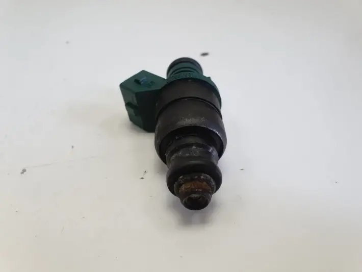 Audi A3 8L 1.6 8V WTRYSKIWACZ wtrysk 037906031AA
