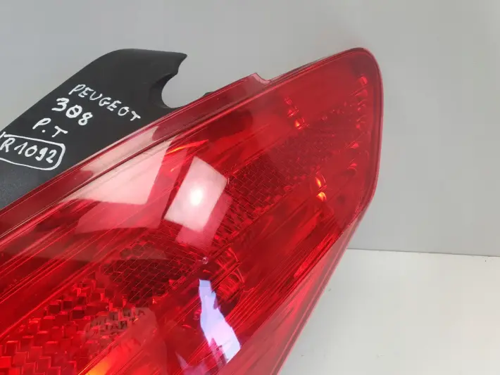 Peugeot 308 HB 07-11r TYLNA LAMPA PRAWA prawy tył pasażera
