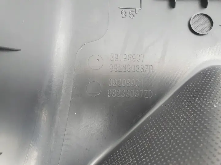 Opel Corsa F LEWA TYLNA OSŁONA SŁUPKA tył 39196907
