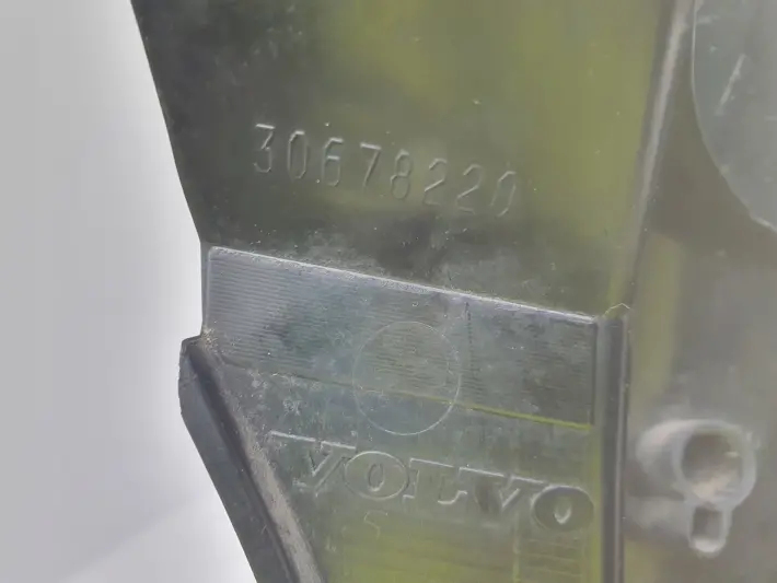 Volvo XC90 I TYLNIA TYLNA LAMPA LEWA lewy tył kierowcy GÓRNA ŁADNA EUROPA