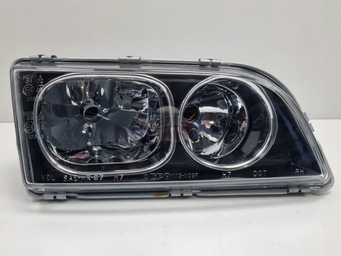 Volvo S40 II V40 LIFT PRZEDNIA LAMPA PRAWA PRAWY PRZÓD nowa europa CIEMNA
