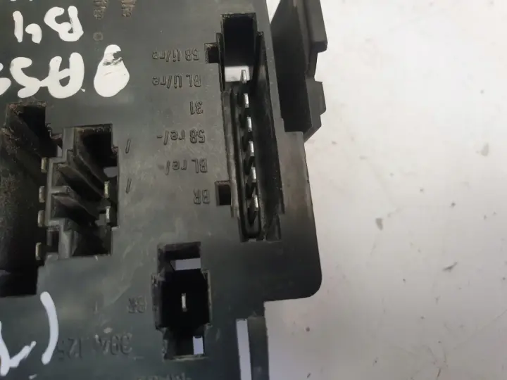 Passat B4 kombi WKŁAD TYLNEJ LAMPY Lewy tył kierowcy 3A9945257