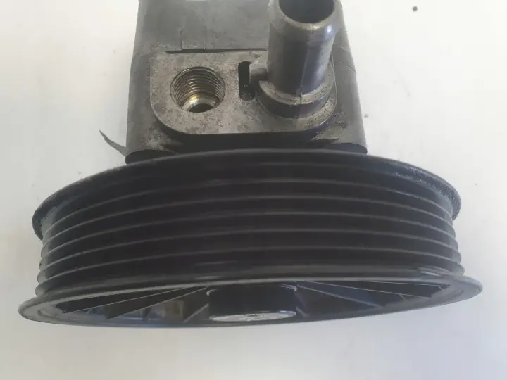 Volvo S80 S60 I XC90 2.5 T POMPA WSPOMAGANIA 8683377 110B