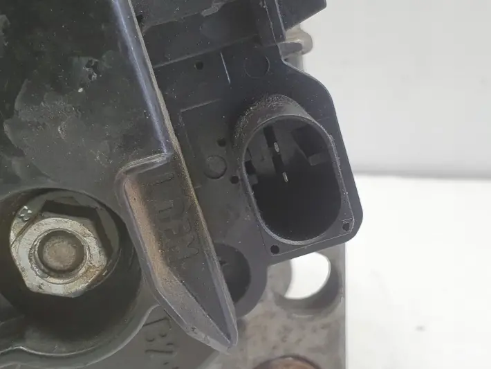 VW Bora 1.9 TDI ALTERNATOR bosch 06F903023F 140A