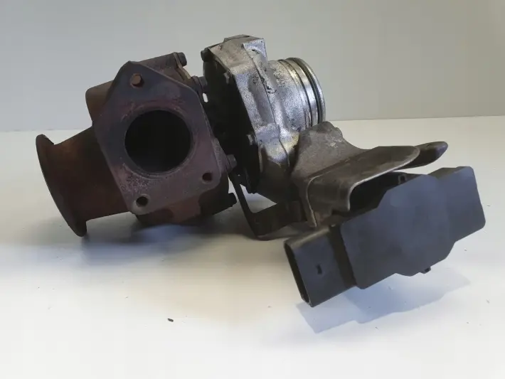 BMW E60 2.0 D TURBOSPRĘŻARKA turbo 8506891