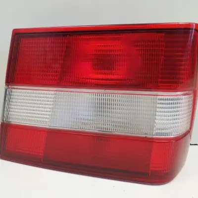 Volvo 940 960 TYLNA LAMPA PRAWA W KLAPĘ prawy tył
