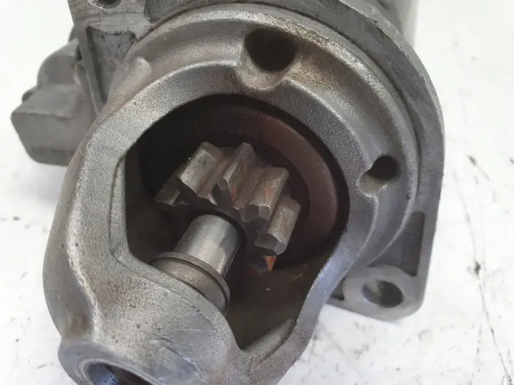 BMW E87 E90 2.0 i ROZRUSZNIK bosch 7524843 0001107426