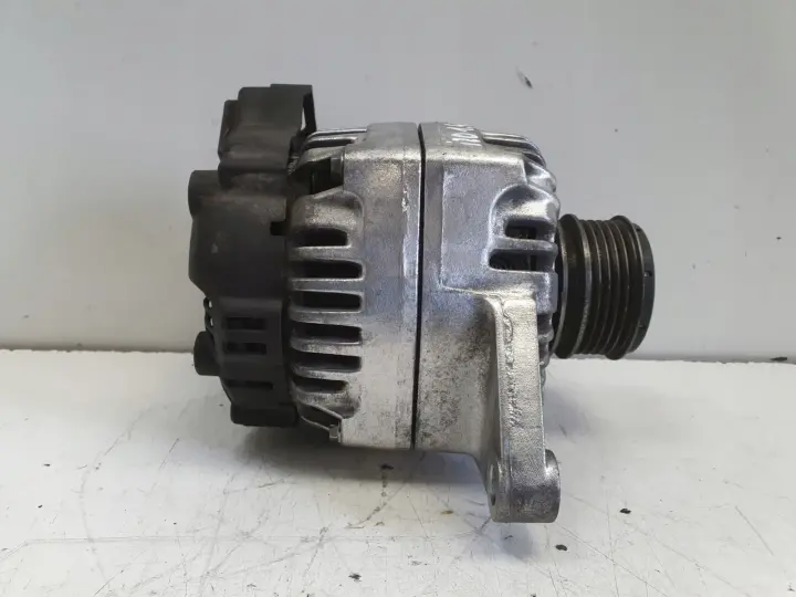 Hyundai i20 1.4 CRDI ALTERNATOR 37300-2A050 valeo 90A