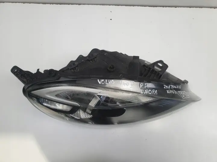 VOLVO V40 II 12-19r PRZEDNIA LAMPA PRAWA PRAWY PRZÓD europa 31283327