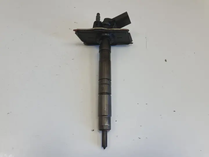 VW Passat B6 2.0 TDI WTRYSKIWACZ wtrysk 03L130855X 0986435366