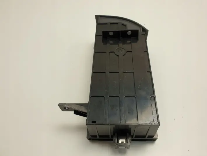 Kia Carnival I UCHWYT NA KUBKI CUP HOLDER