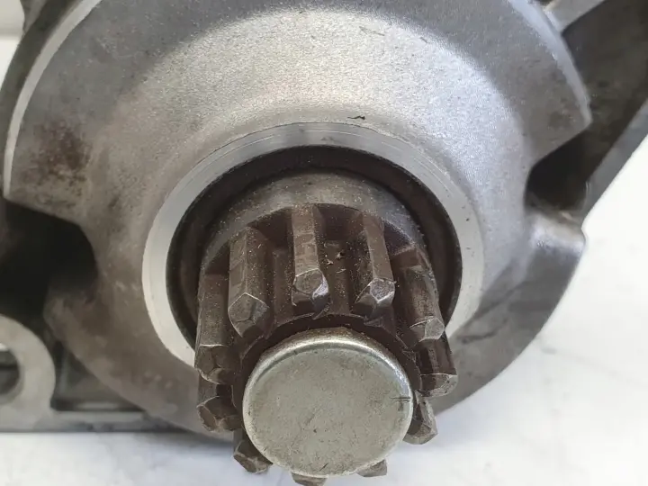 VW Passat B7 2.0 TDI ROZRUSZNIK 02E911024A bosch
