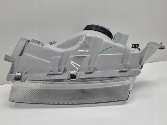 Mazda 323S 323 S V BA 94-98r PRZEDNIA LAMPA PRAWA PRAWY PRZÓD nowa