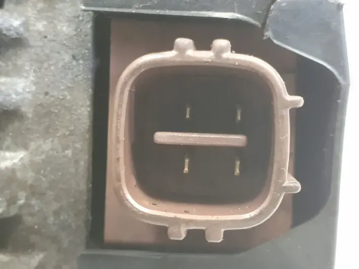 Toyota Avensis T25 2.0 D4D ALTERNATOR denso 104210-2220