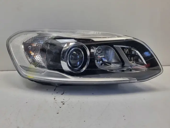 Volvo XC60 13-17r LIFT PRZEDNIA LAMPA PRAWA PRAWY PRZÓD LED europa 31420250
