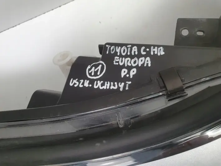 Toyota CHR C-HR PRZEDNIA LAMPA PRAWA prawy przód FULL LED 81110-F4071-00