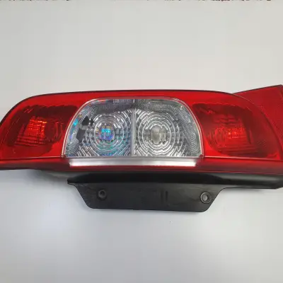 FIAT FIORINO NEMO BIPPER TYLNIA TYLNA LAMPA PRAWA prawy tył 01353205080E