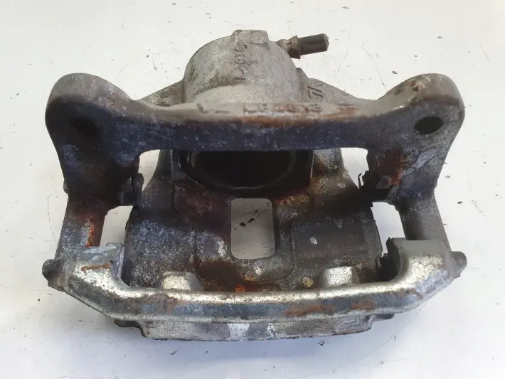 Toyota Corolla XII E21 PRZEDNI ZACISK HAMULCOWY prawy przód PASAŻERA P.P