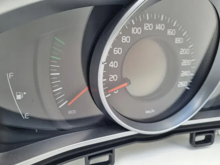 Volvo V40 II 2.0 T Benzyna LICZNIK ZEGARY Europa 31412871