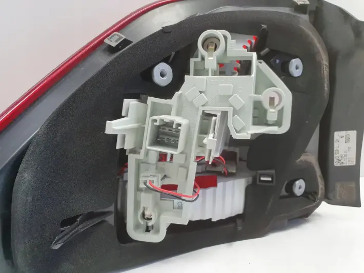 Volvo S60 II 10-13r TYLNIA TYLNA LAMPA PRAWA prawy tył ŁADNA 30796268