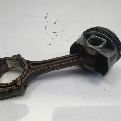 Nissan Juke I F15 lift 1.2 DiG-T TŁOK KORBOWÓD