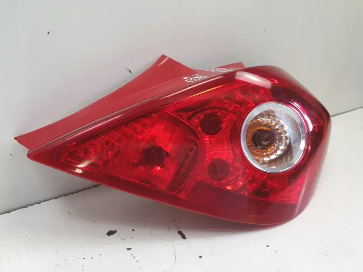 Opel Corsa D 06-14r TYLNA TYLNIA LAMPA PRAWA PRAWY TYŁ 13211841 89038963A
