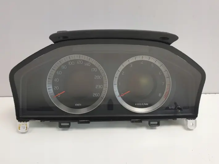 Volvo V70 XC70 III 2.5 T LICZNIK ZEGARY 31270366AA