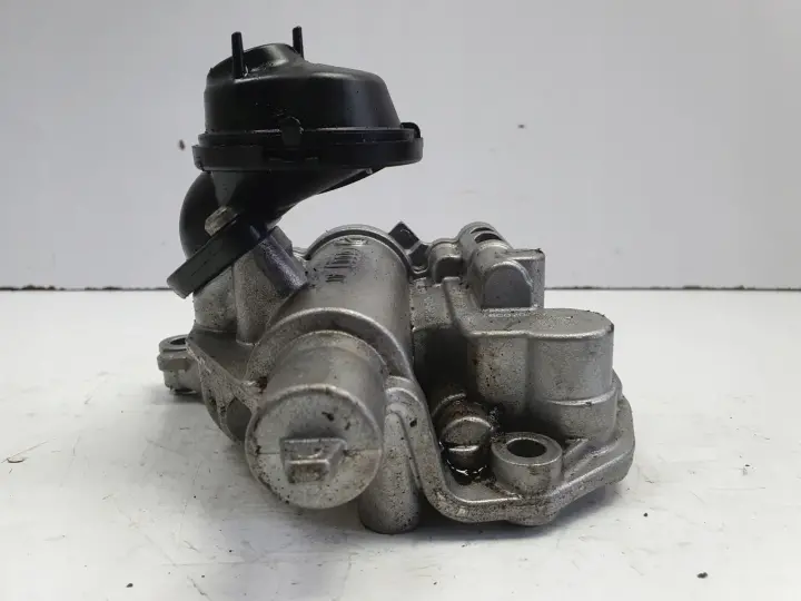 Audi A4 B9 2.0 TFSI POMPA OLEJU olejowa 06H115105DH