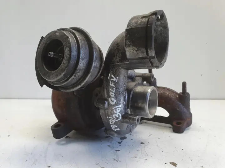 VW Golf V 1.9 TDI TURBOSPRĘŻARKA turbo 038253016K