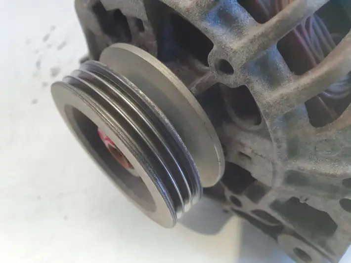 Renault Clio II 1.2 16V ALTERNATOR 8200660044 valeo