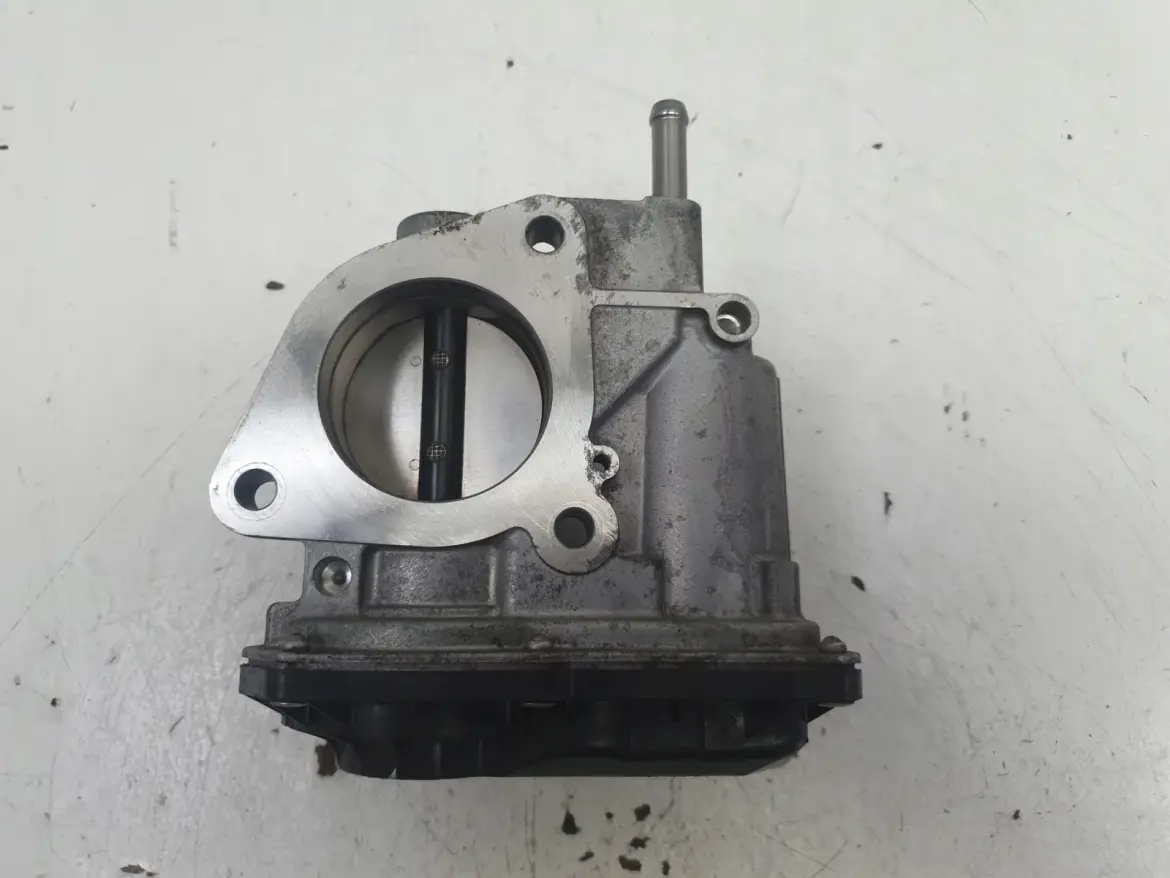 Toyota Yaris III 1.5 VVTi 2NR PRZEPUSTNICA 22030-47040