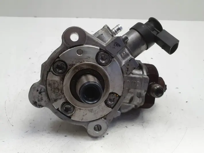 BMW F10 F11 2.0 D POMPA WTRYSKOWA 0445010517
