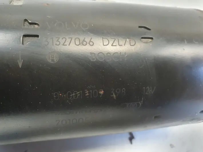 Volvo CX60 2.4 D D5 ROZRUSZNIK bosch 31327066 0001109398