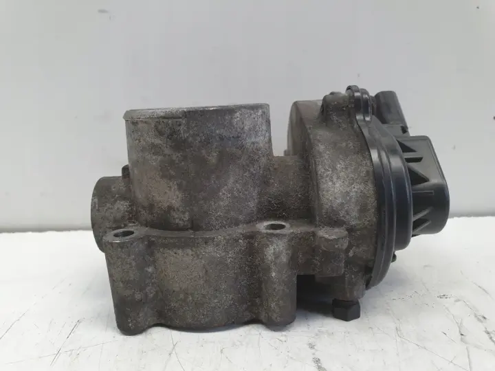 Ford Focus MK2 1.6 16V PRZEPUSTNICA 2S6U-9E927-FC