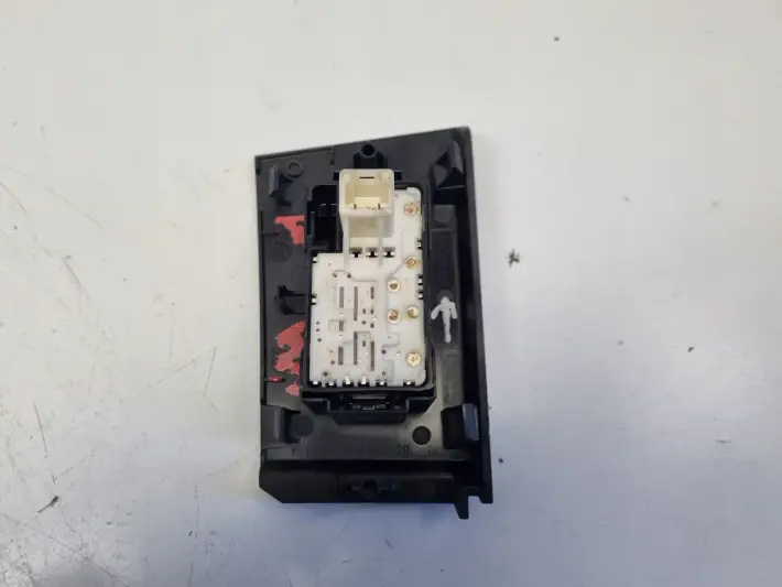 Toyota Auris II LEWY PRZEŁĄCZNIK TYLNEJ SZYBY Panel 4271-02630