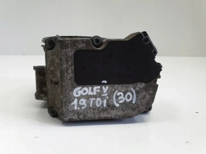 VW Golf V 1.9 TDI PRZEPUSTNICA 03G128063C