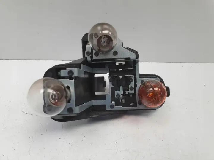 Volvo V40 II WKŁAD TYLNEJ LAMPY ŻARÓWKI TYLNEJ PRAWEJ PRAWY TYŁ 31299833