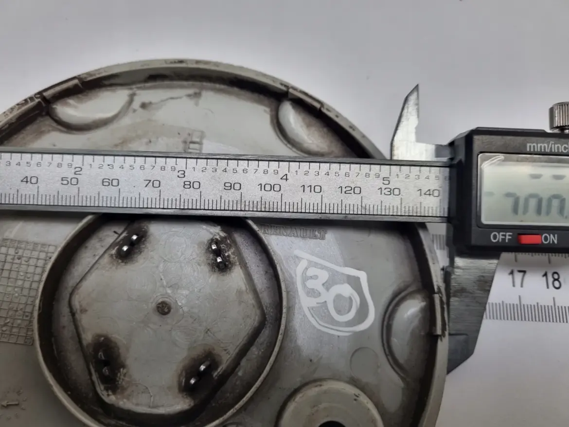 Renault DEKIELEK FELGI Kapsel kołpak 8200134772 140 mm 14cm