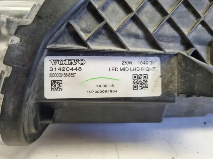 Volvo V40 II XC40 LIFT PRZEDNIA LAMPA PRAWA prawy przód LED 31420448