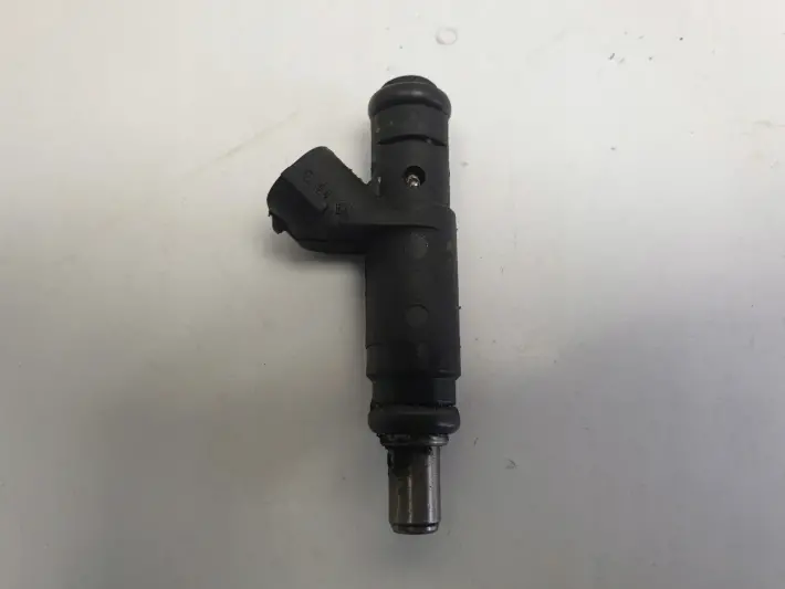 VW Passat B5 FL 2.0 B WTRYSKIWACZ 4262C01774