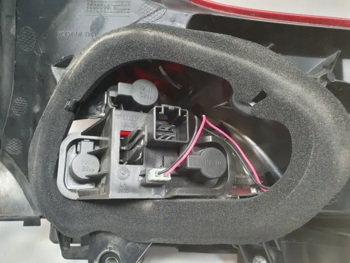 Volvo V40 II 12-16r TYLNIA TYLNA LAMPA LEWA lewy tył EUROPA 31283339