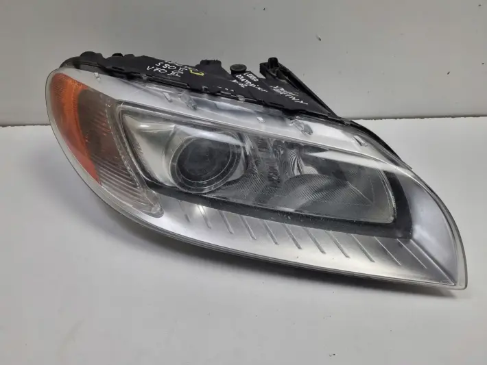 Volvo S80 II V70 III 06-16r PRZEDNIA LAMPA PRAWA PRAWY PRZÓD skręt 31214169