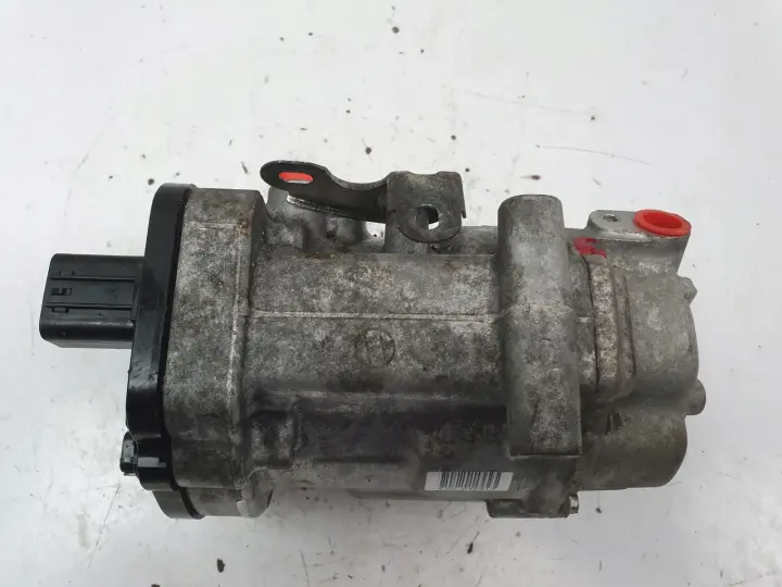 Toyota Prius IV 1.8 SPRĘŻARKA KLIMATYZACJI pompa 042400-0371