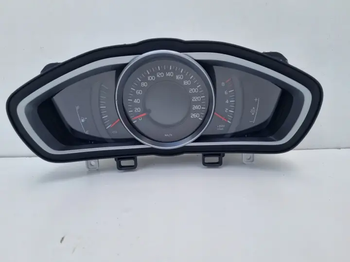 Volvo V40 II 2.0 T Benzyna LICZNIK ZEGARY Europa 31412871