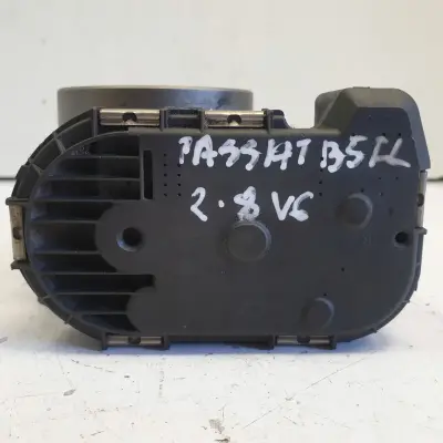 VW Passat B5 FL 2.8 V6 PRZEPUSTNICA 078133062B oryginał