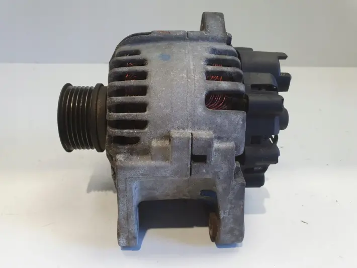 Renault Megane II 1.6 16V ALTERNATOR valeo 8200323126 110A
