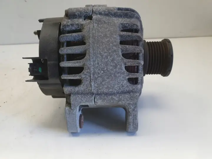 Dacia Duster I 1.2 TCe ALTERNATOR 231000091R valeo